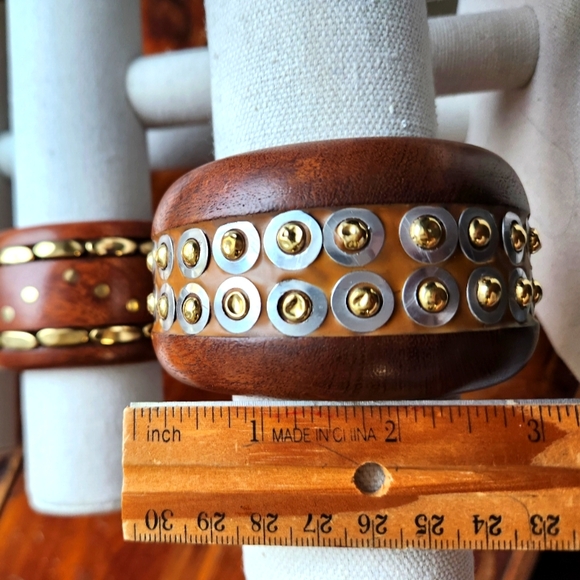 Horizontal Row Wooden Dotted Bracelet w/Brass - Brown - Picture 12 of 14
